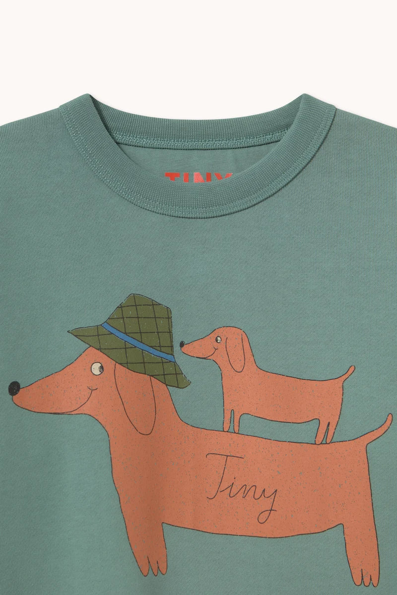 TWO DOGS GRAPHIC SWEATSHIRT
