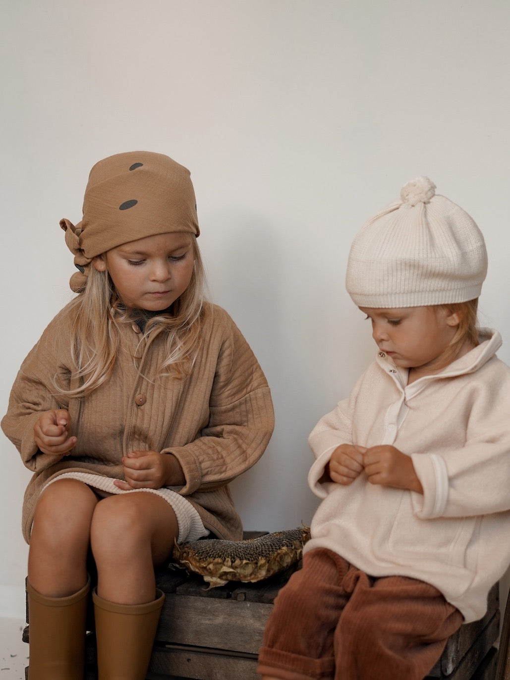 ALMOND FLEECE SWEATER