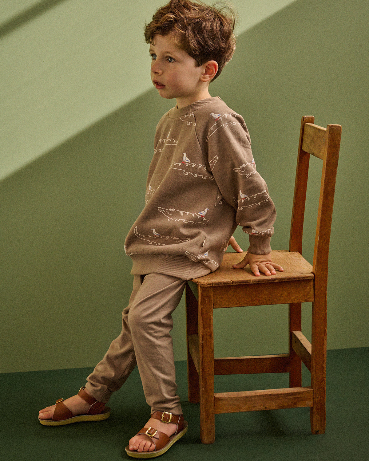 EMERSON SWEATER - CURIOUS CROCODILES PRINT