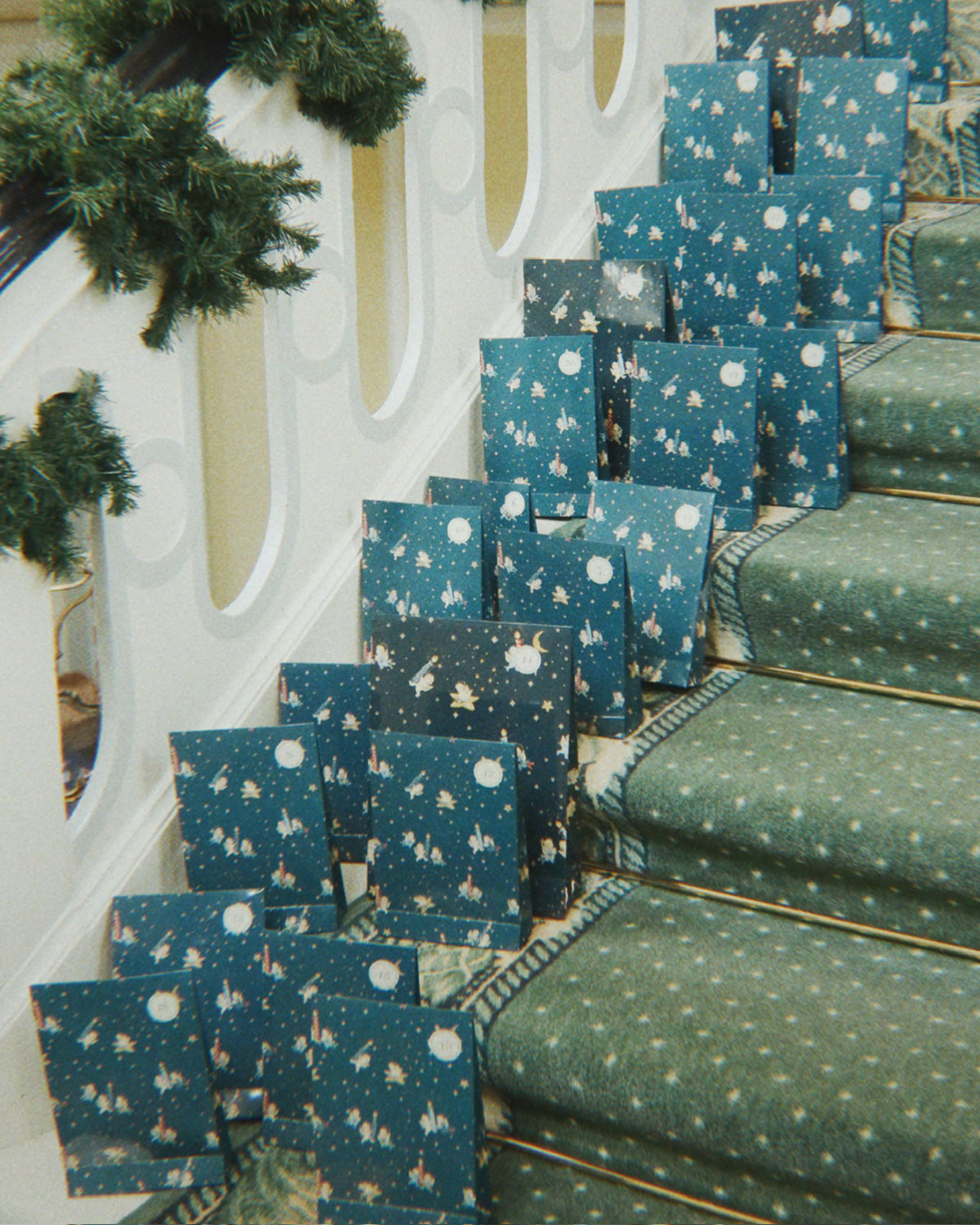 CHRISTMAS ADVENT CALENDAR 24 GIFTS - BLUE