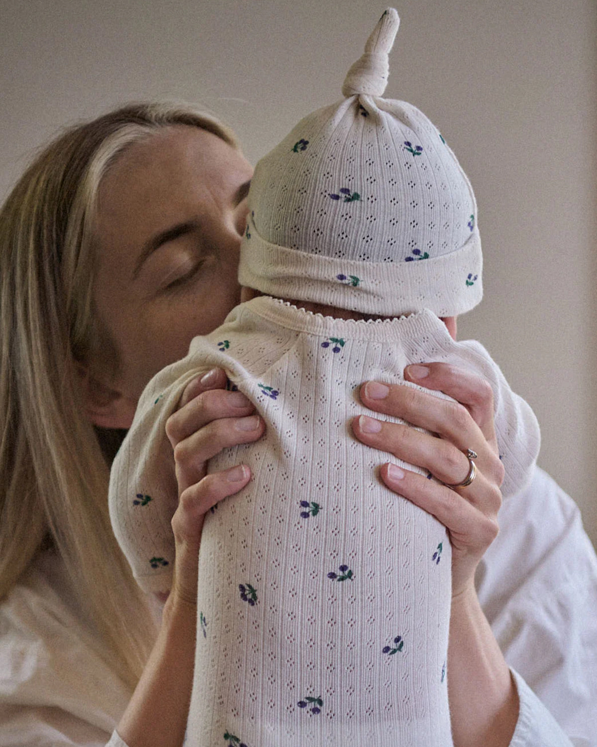KNOTTED BEANIE POINTELLE - WINTER BERRY PRINT