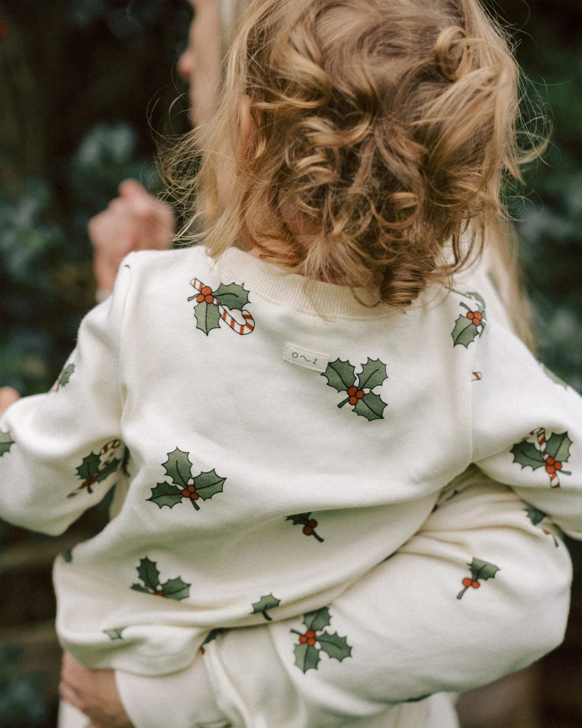 CHRISTMAS HOLLY SWEATSHIRT