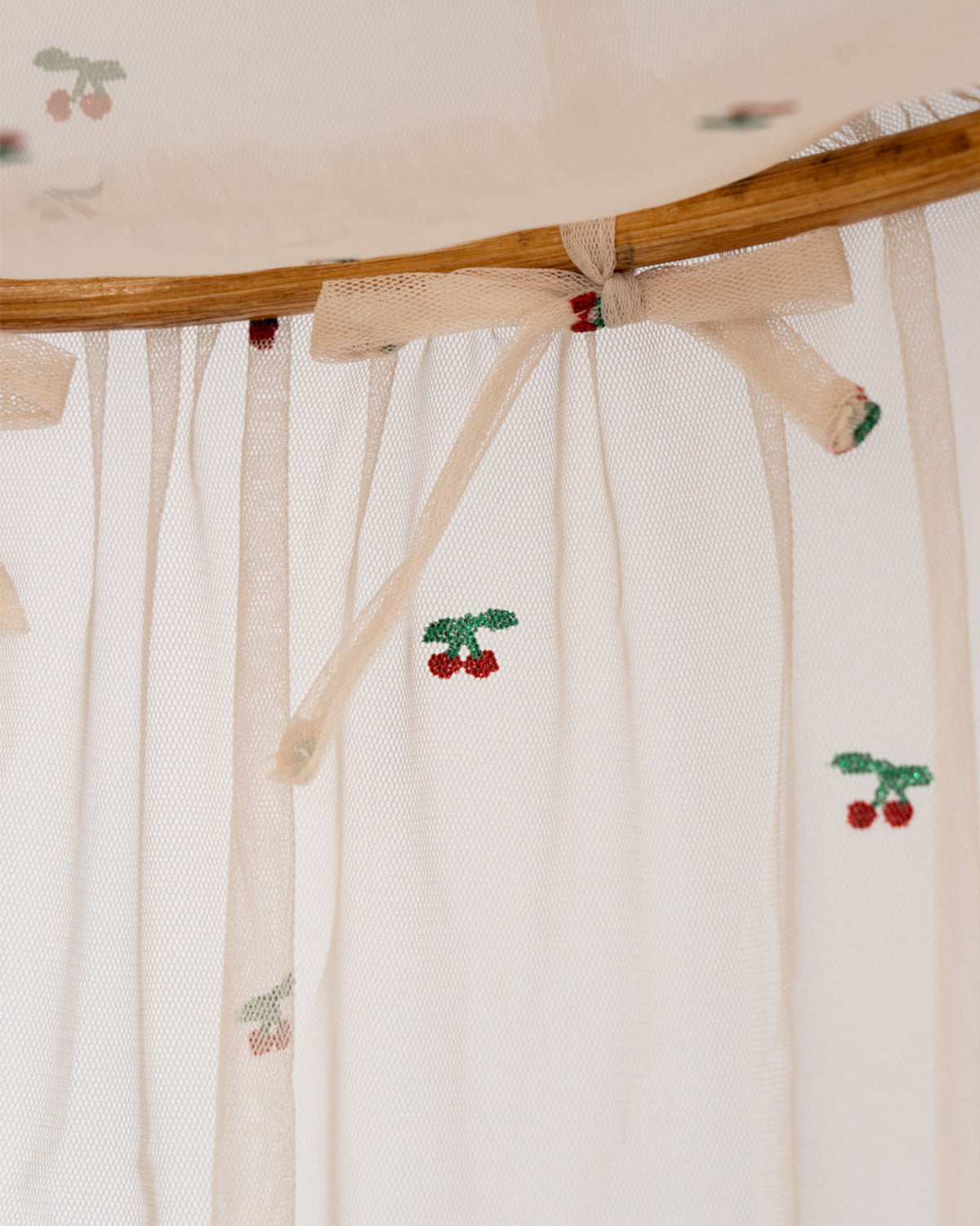 BED CANOPY TULLE - CHERRY GLITTER